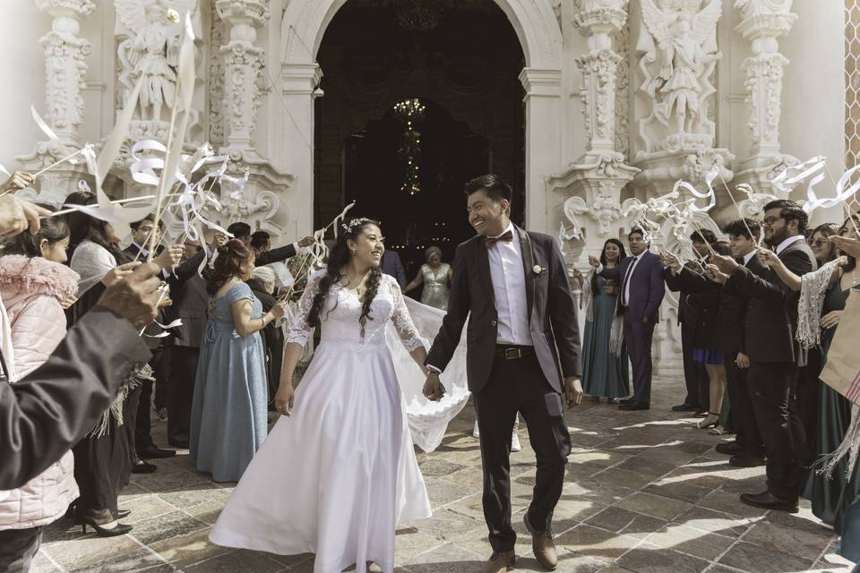 Bodas | Saliendo de la iglesia