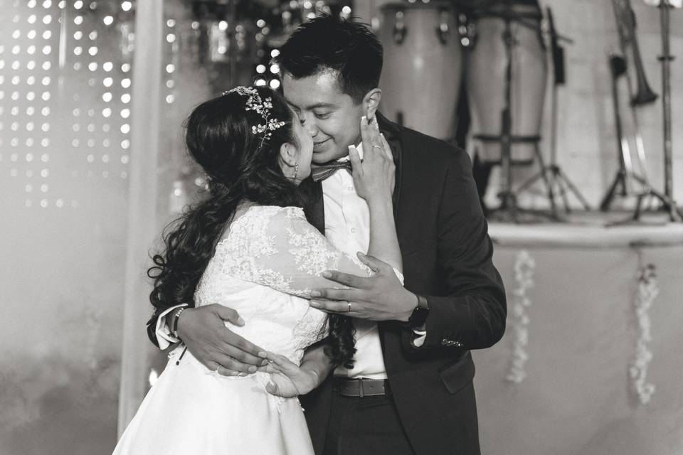 Bodas | Beso en el vals