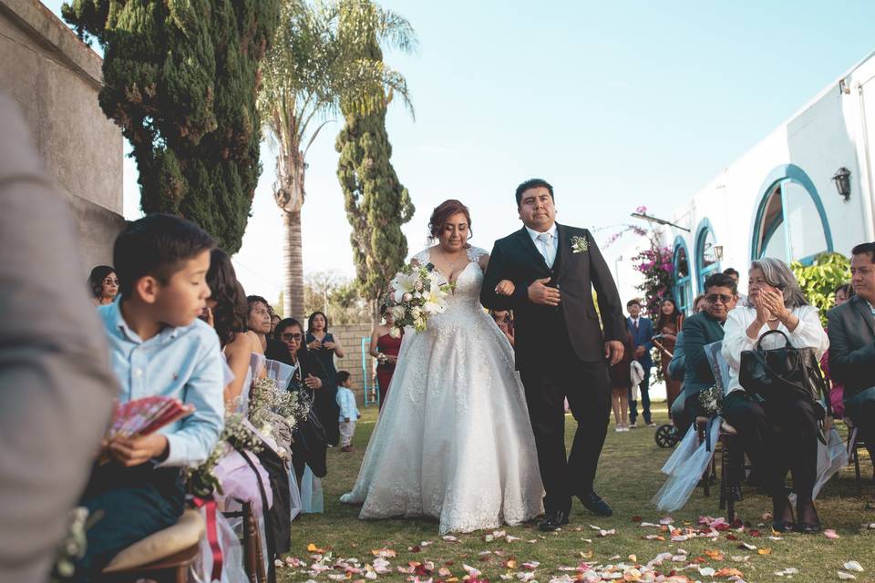 Bodas | Novios caminando