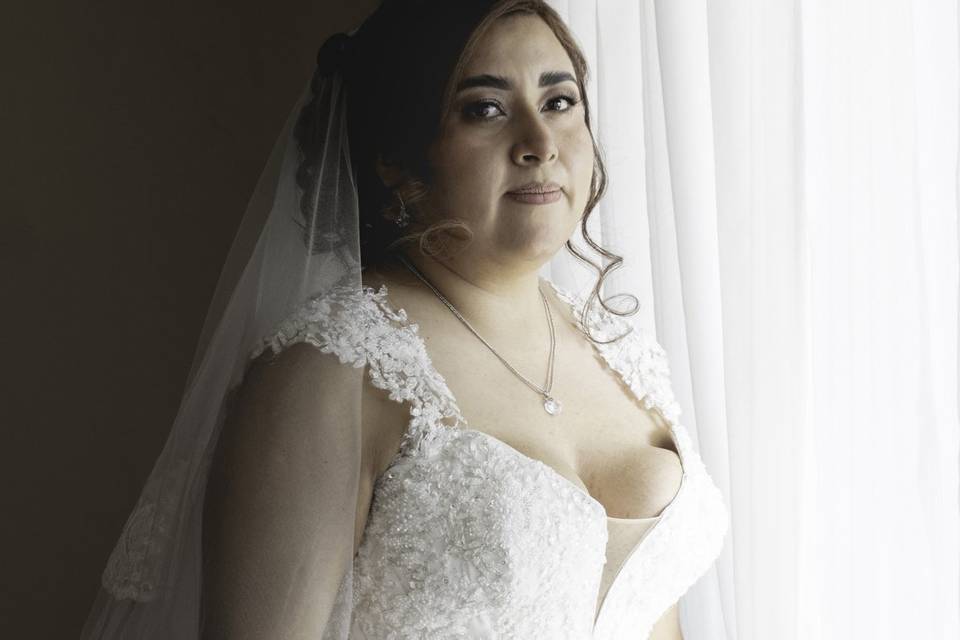Bodas | Novia en la ventana