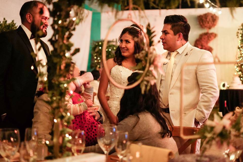 Bodas | Novios con invitados