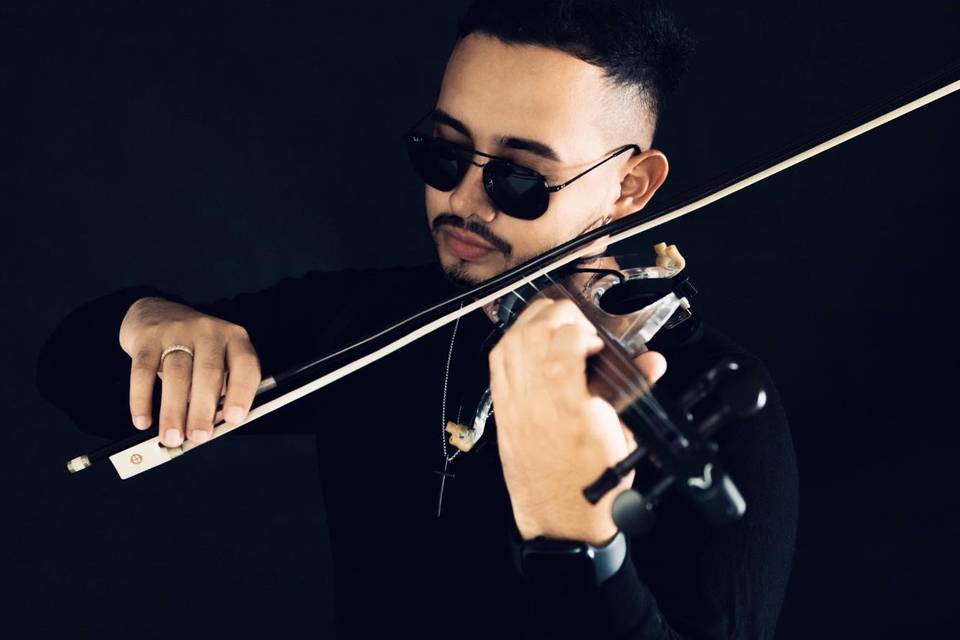 Misael Azcorra Violinista