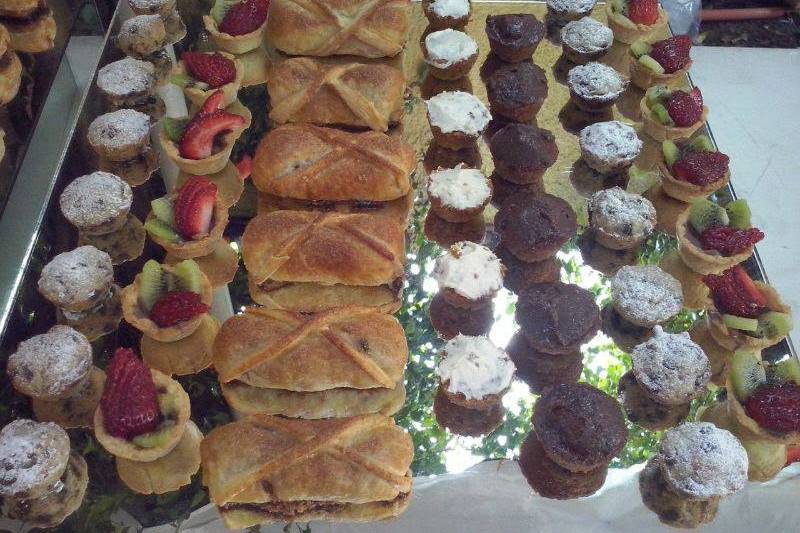 Canapes y postres deliciosos