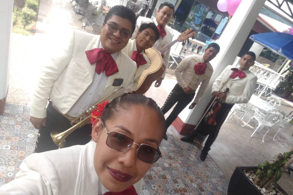 Mariachi Luz de Luna