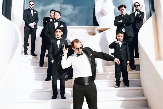 Novio con sus invitados