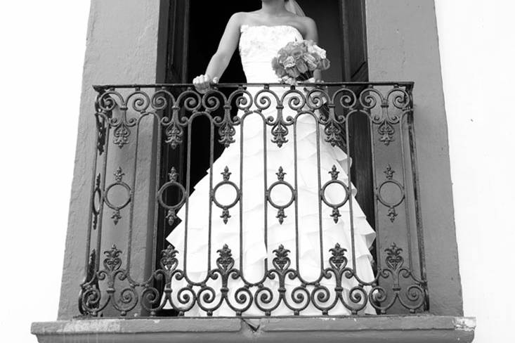 Novia en el balcón