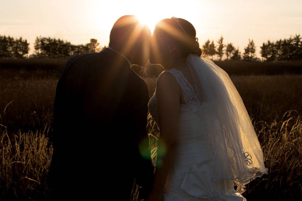 Novios al atardecer