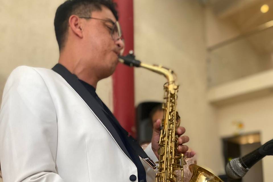 Miguel Pineda Saxofonista