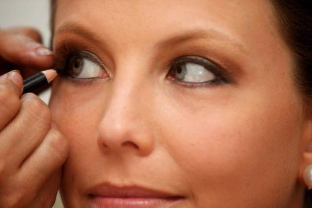 Maquillaje tradicional de ojos