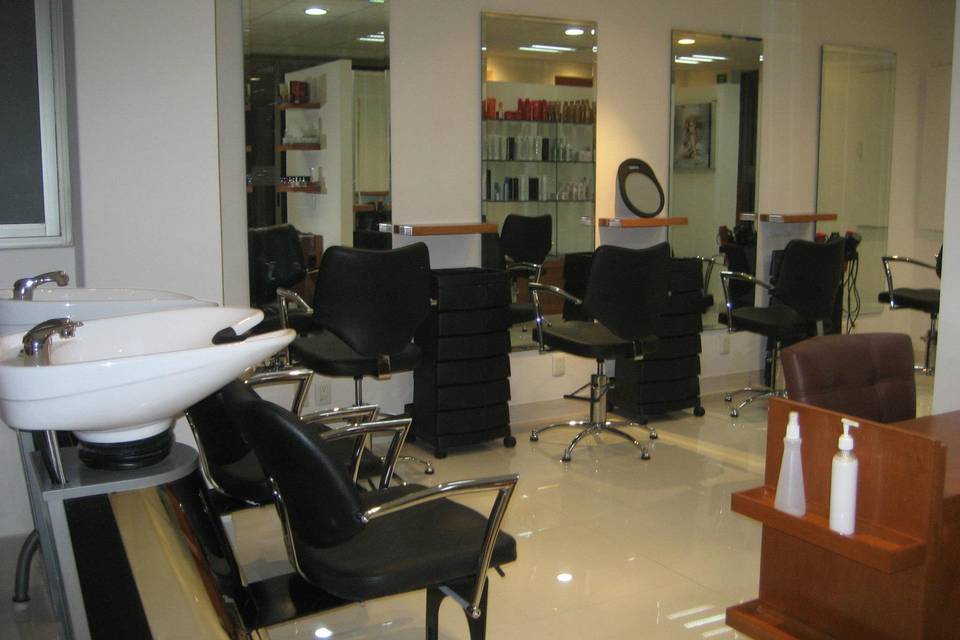 Indira beauty salon