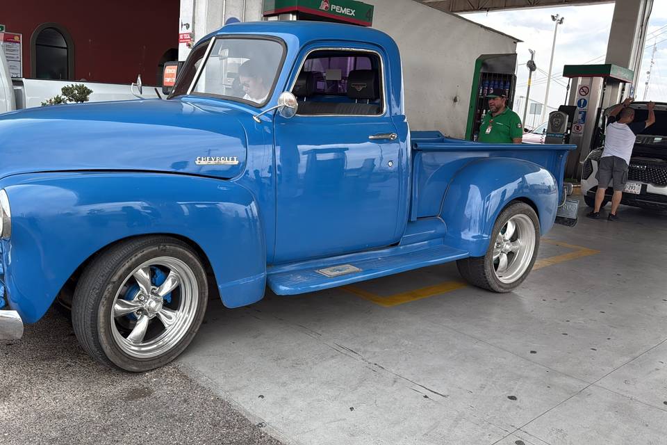 Camioneta Chevrolet azul