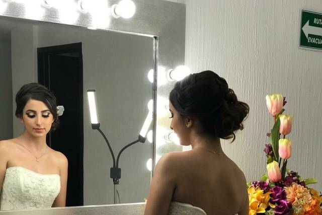 Maquillaje y peinado