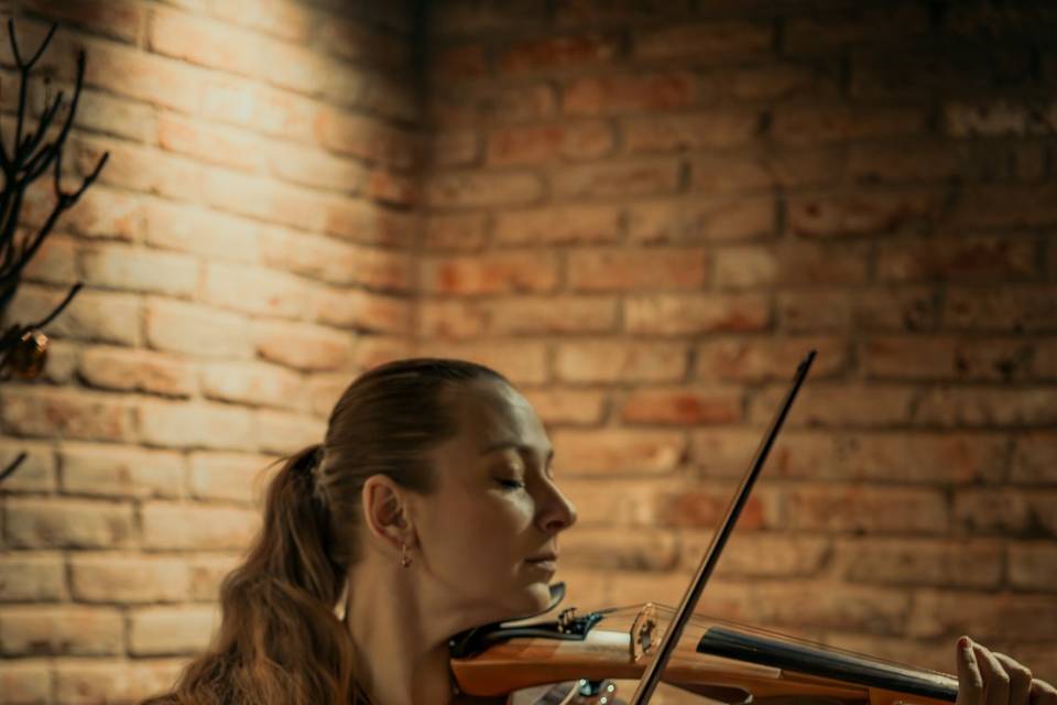 Ritmo romántico: la violinista