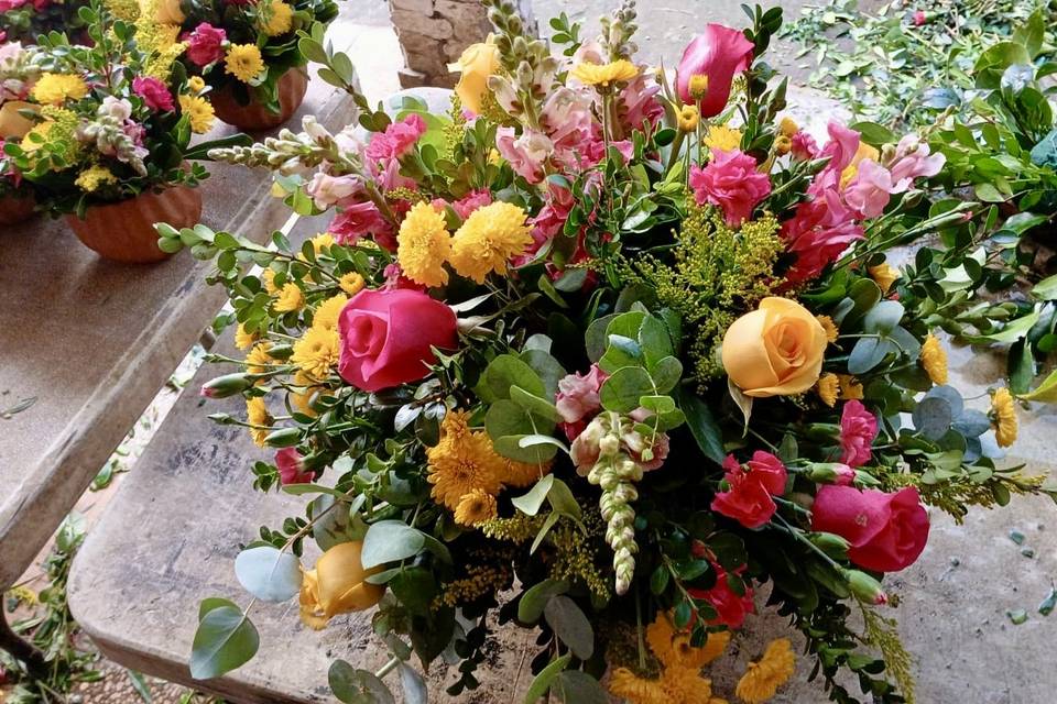 Centro de mesa con flores de