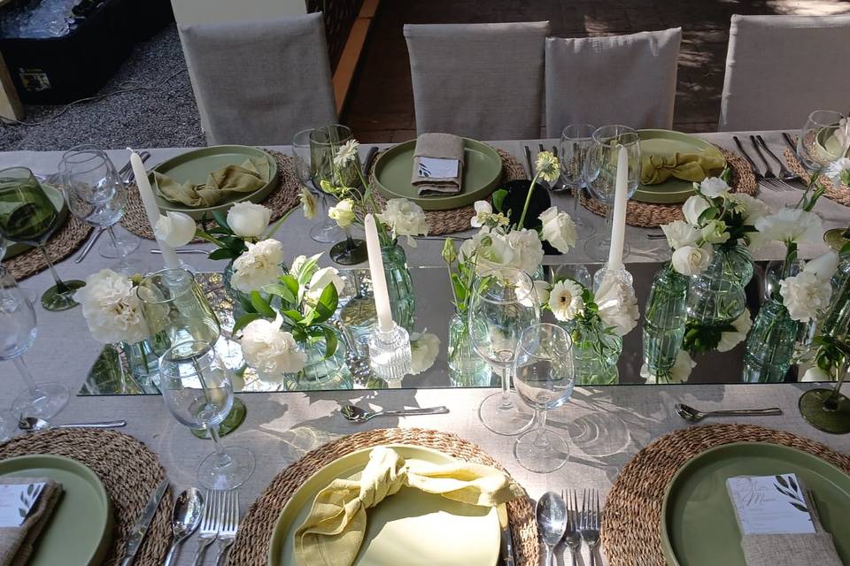 Centro de mesa elegante con v