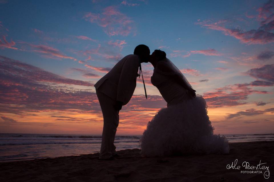 Beso al atardecer