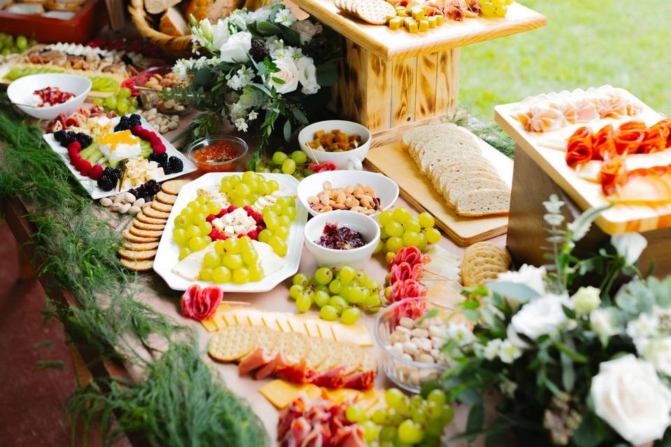 Mesa de quesos y charcutería