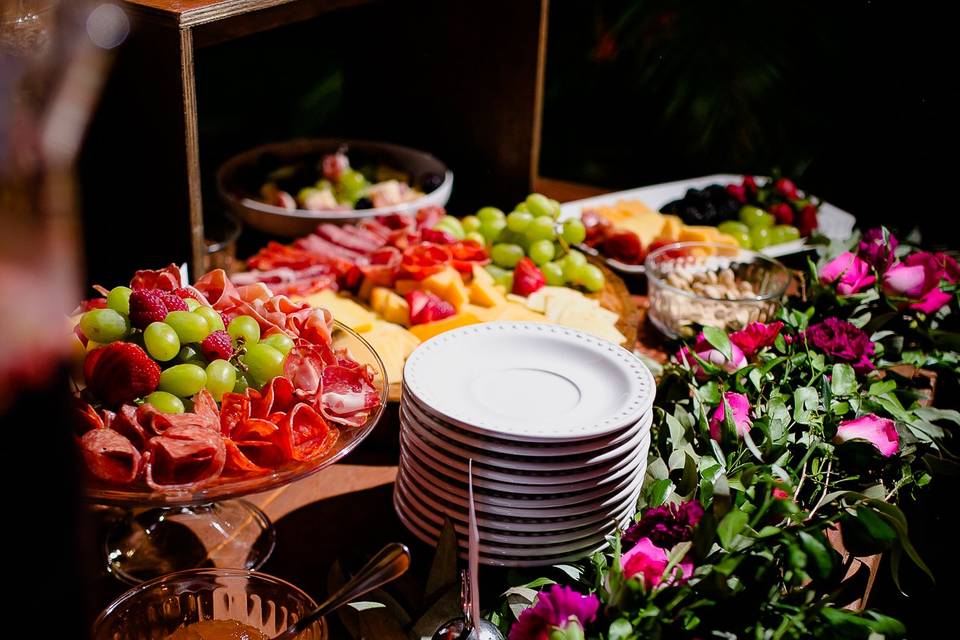 Mesa de quesos y charcutería