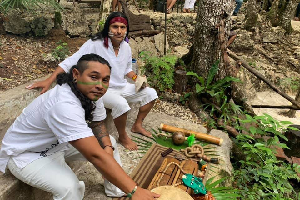 Músicos maya