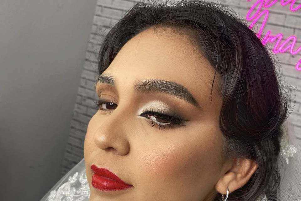 Maquillaje social y peinado