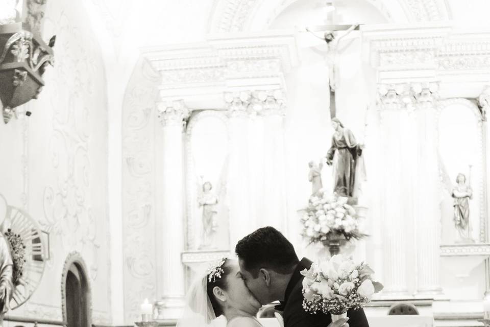 Puedes besar a la novia...