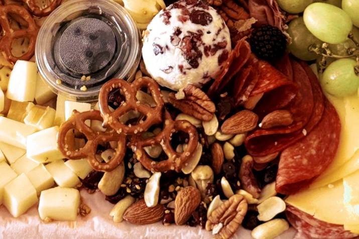 Jamón, fruta y quesos