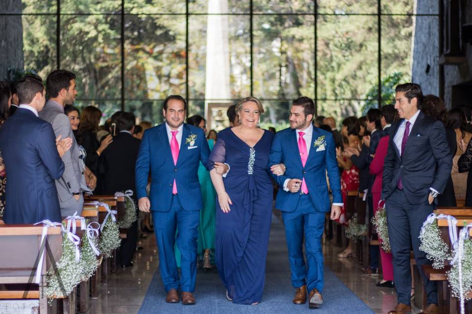 Felicidad, ya se casaron.