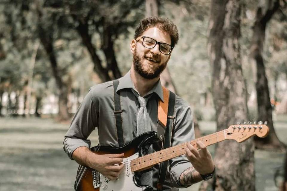 Guitarrista y plato de batería