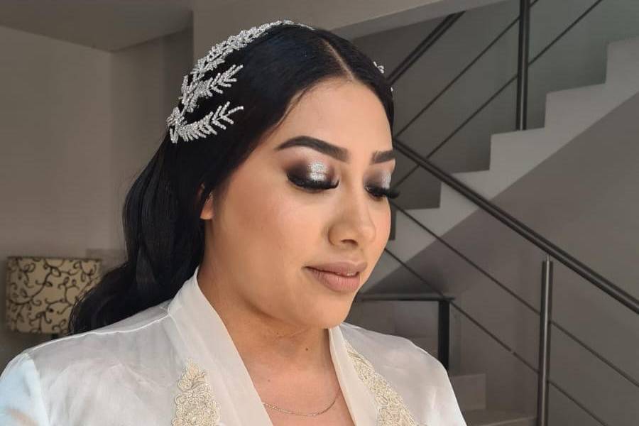 Maquillaje y peinado