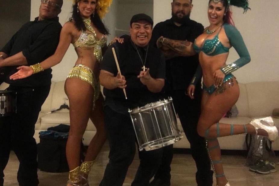 Batucada brasileña & bailarina