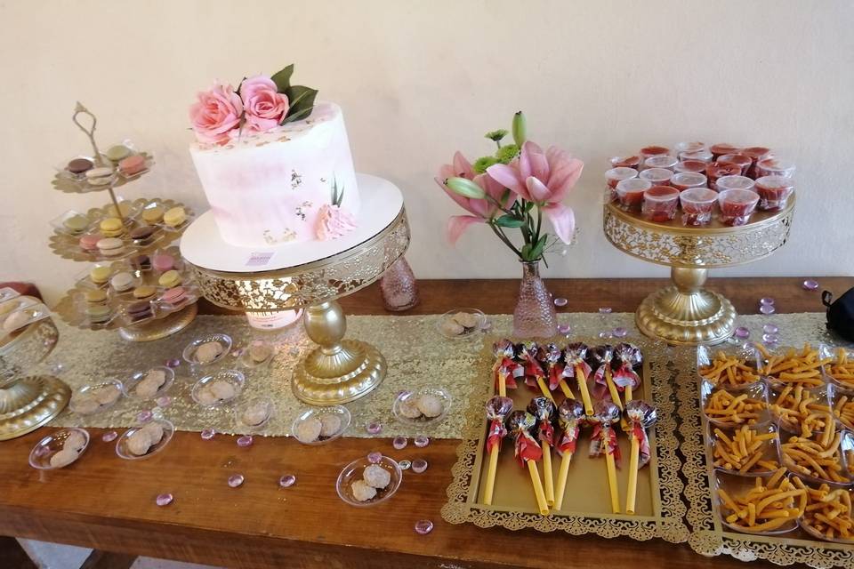 Banquetes y Cupcakes by Betty Gonzales