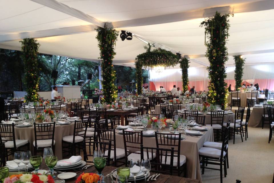 Decoración floral en salón