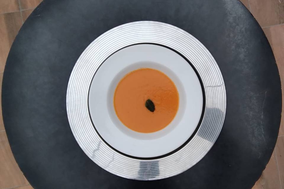 Crema de tomate y albahaca