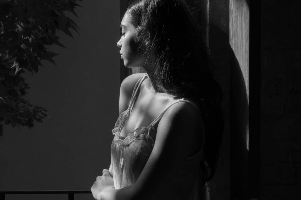 Novia en la ventana