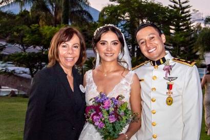 Boda de militares, un honor