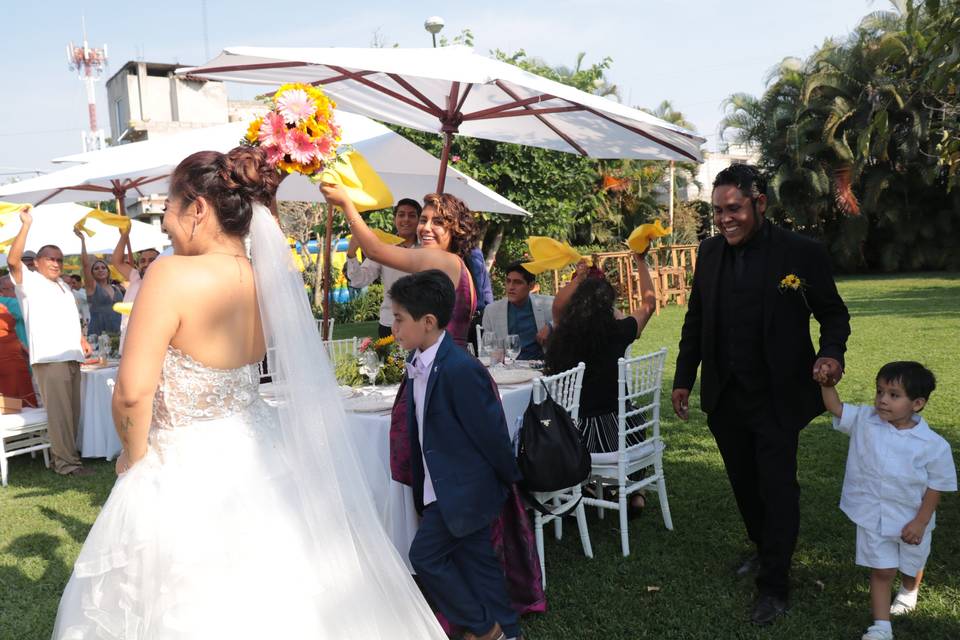 Hermosa familia de los novios