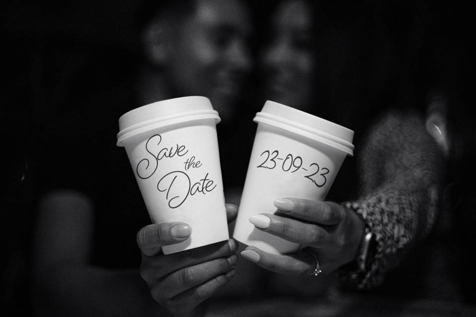 Vasos de café personalizados con save the date