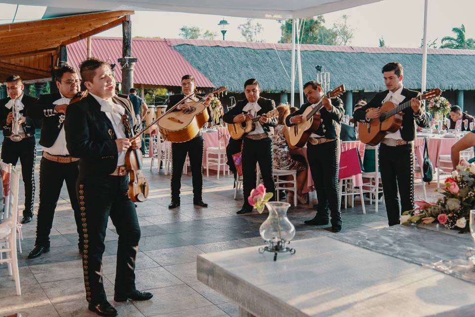 Échale mariachi