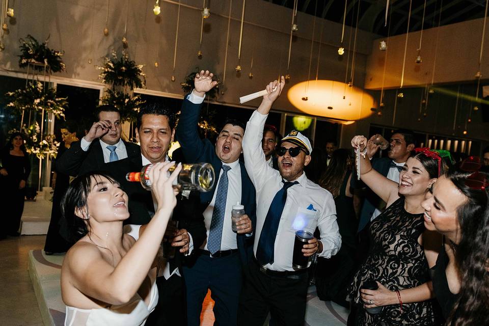 Captura de emociones y mejores momentos durante la fiesta