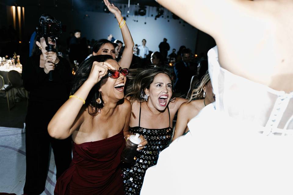 Captura de emociones y mejores momentos durante la fiesta