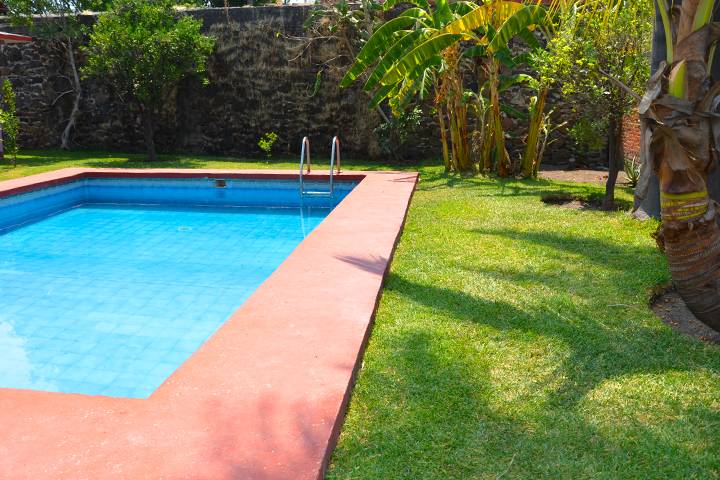 Jardin con alberca