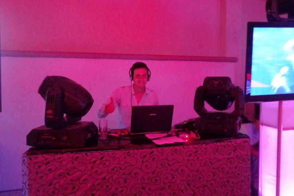 DJ en su fiesta