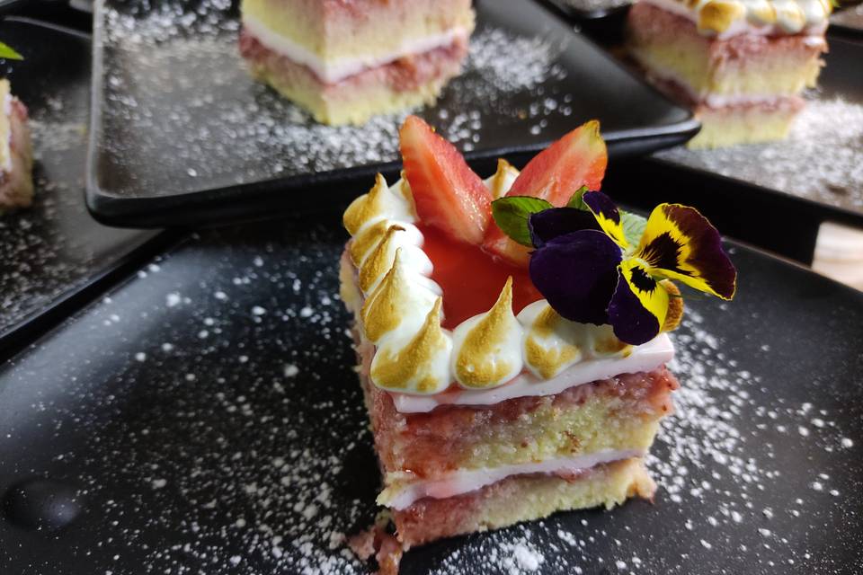 Pastel de fresa y yogurt griego