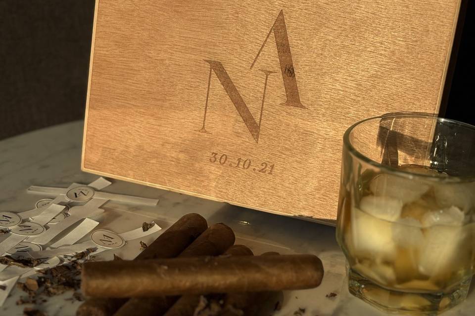 Puros y caja personalizada