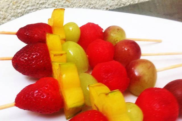 Brochetas de frutas