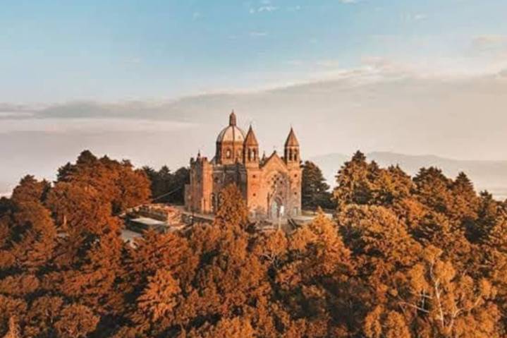 Vista a la iglesia