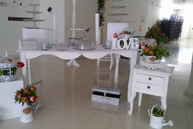 Mobiliario para mesa de dulces