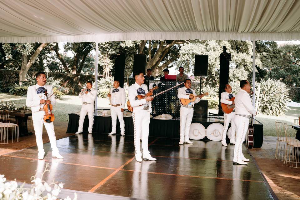 MARIACHIS
