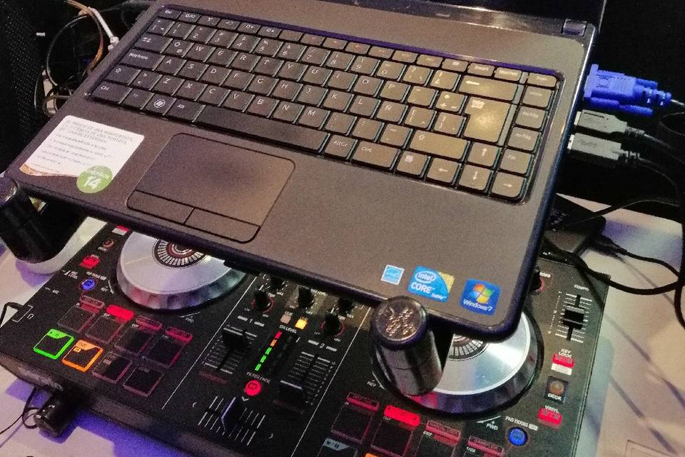 DJ