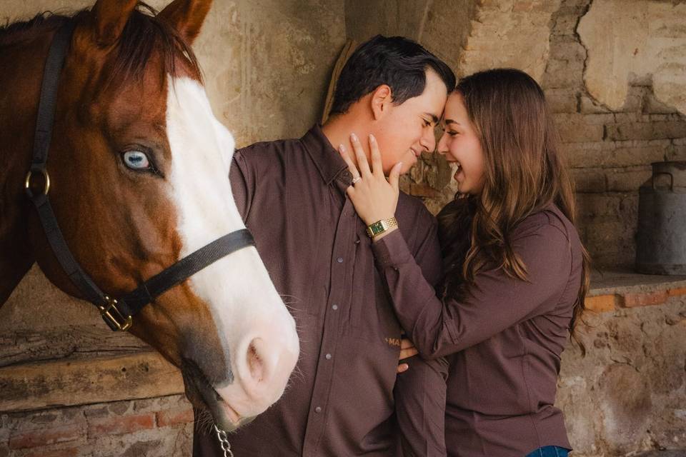 Sesión casual con caballos